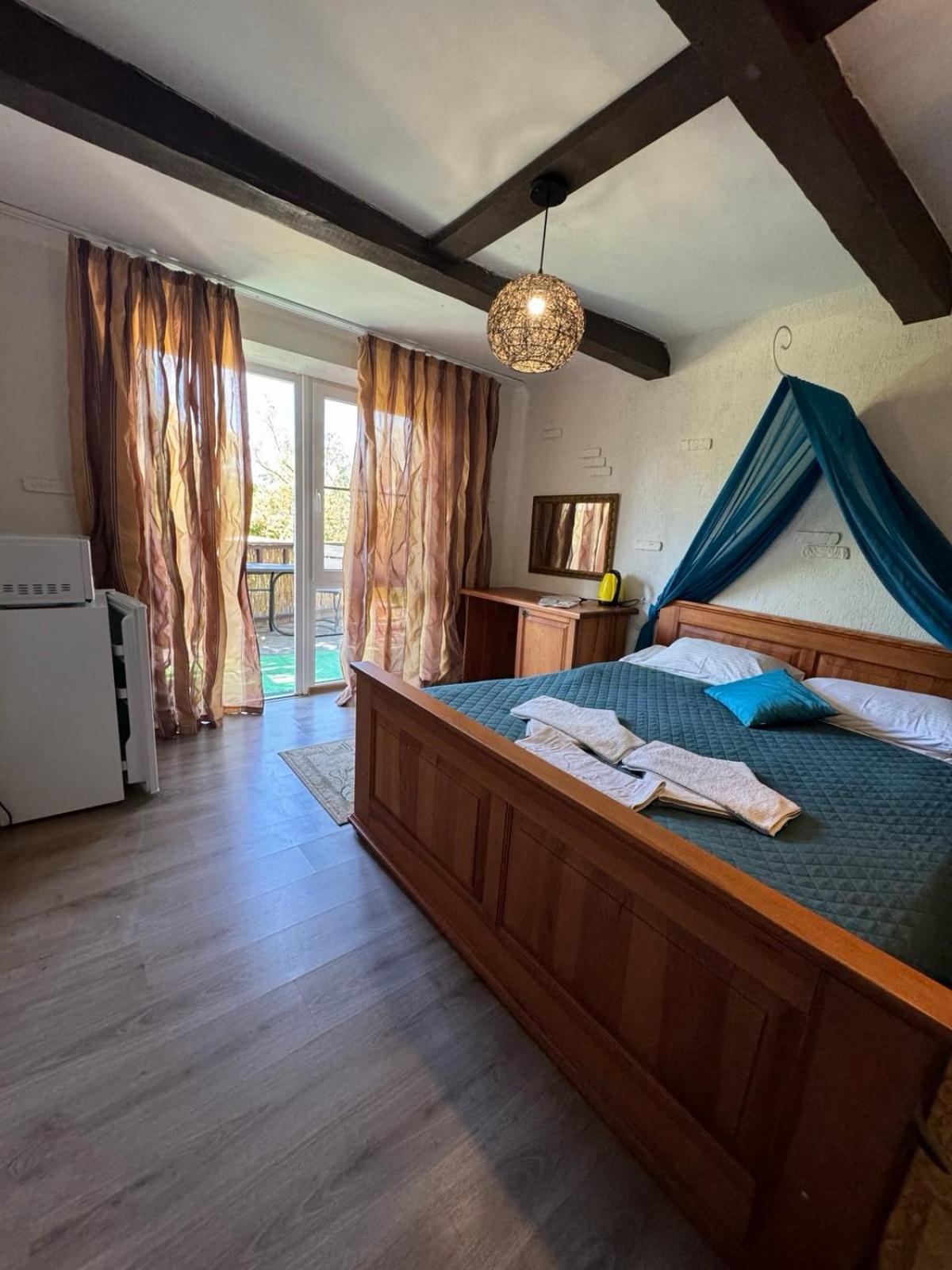 Mayak Resort Kam'yani Potoky Phòng bức ảnh