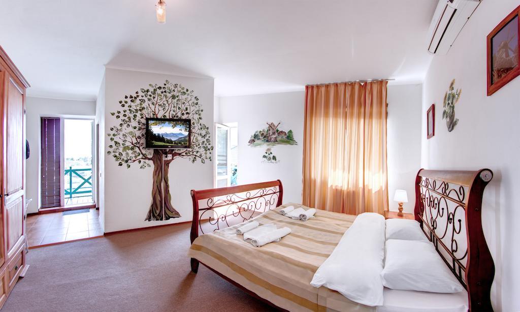 Mayak Resort Kam'yani Potoky Phòng bức ảnh